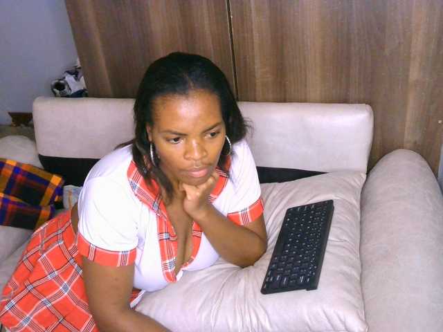 Cece-16 live cam on BongaCams