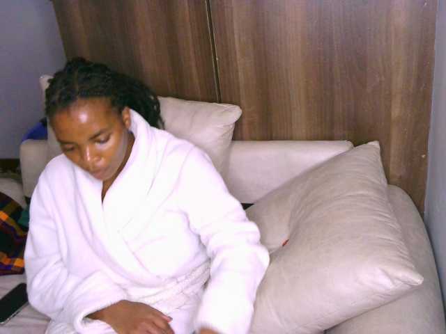 Cece-16 live cam on BongaCams