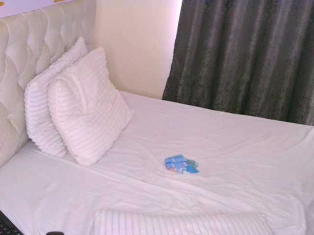 Cece-16's BongaCams show and profile