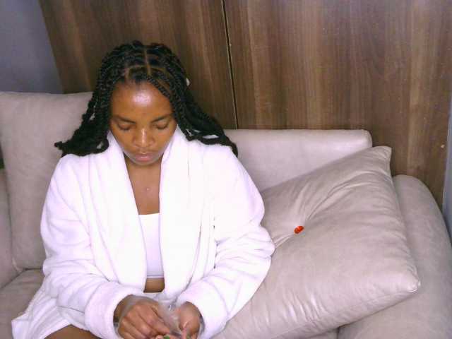 Cece-16 live cam on BongaCams