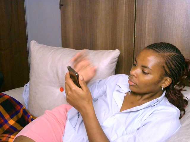 Cece-16 live cam on BongaCams