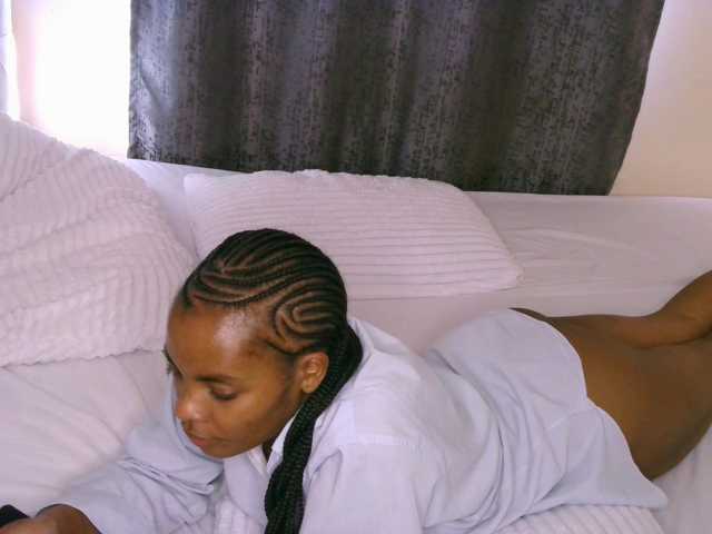 Cece-16 live cam on BongaCams