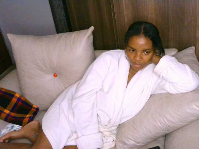 Cece-16 live cam on BongaCams
