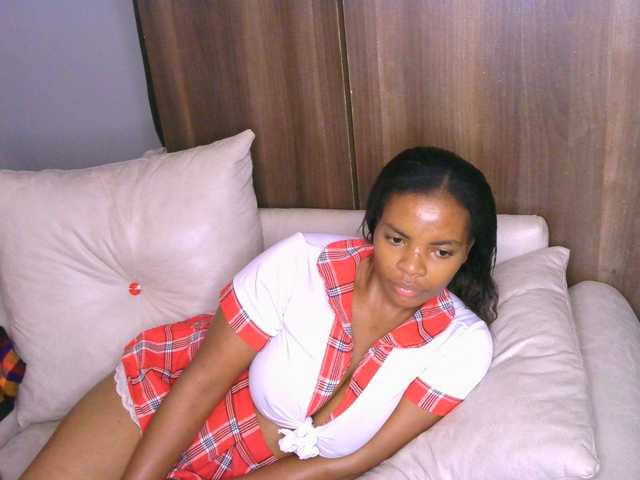 Cece-16 live cam on BongaCams