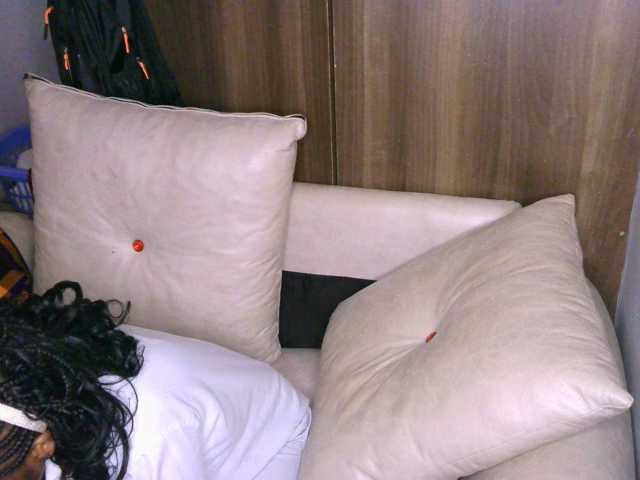 Cece-16 live cam on BongaCams