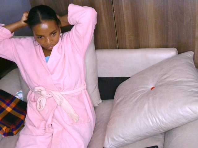Cece-16 live cam on BongaCams