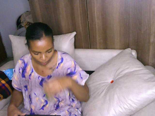 Cece-16 live cam on BongaCams
