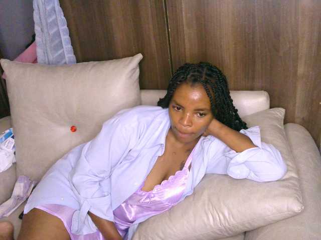 Cece-16 live cam on BongaCams
