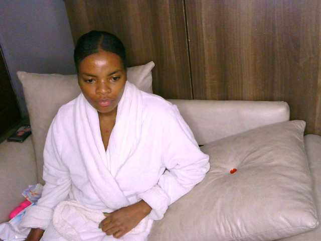 Cece-16 live cam on BongaCams