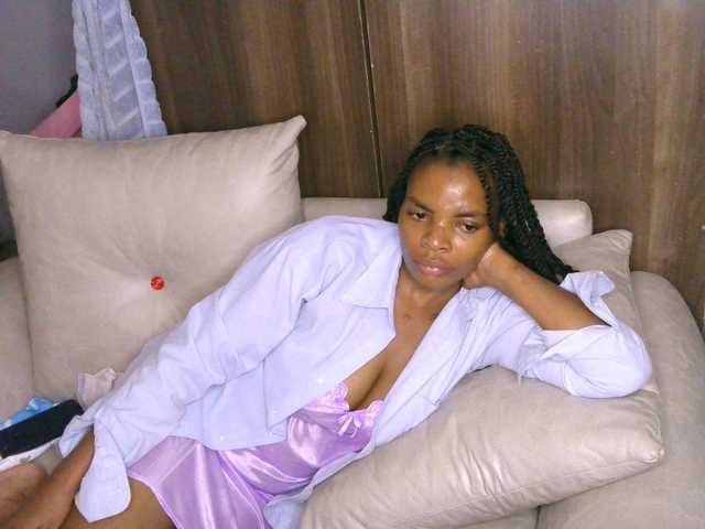 Cece-16 live cam on BongaCams