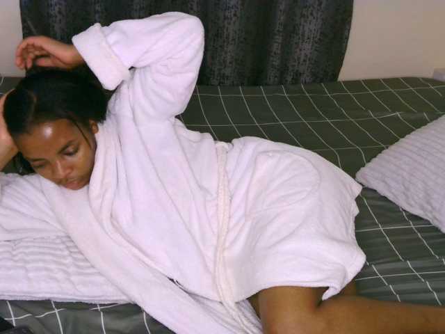 Cece-16 live cam on BongaCams