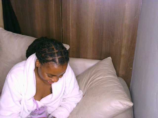Cece-16 live cam on BongaCams