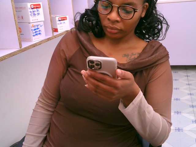 Cece-16 live cam on BongaCams