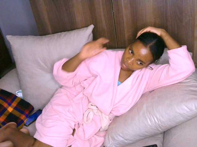 Cece-16 live cam on BongaCams