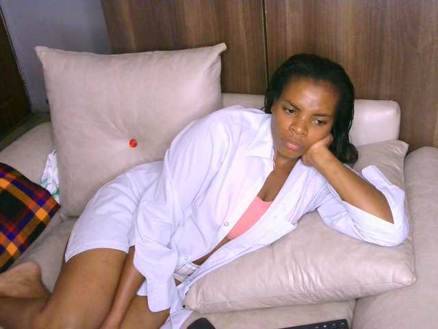 Cece-16 live cam on BongaCams