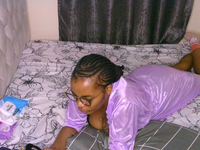 Cece-16 live cam on BongaCams