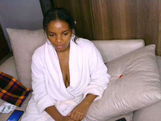 Cece-16 live cam on BongaCams