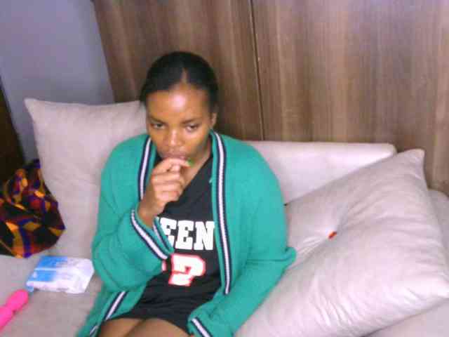Cece-16 Live Webcam on BongaCams