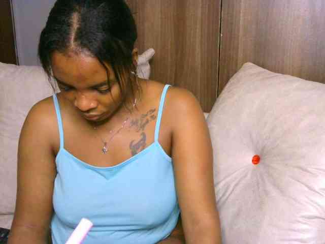 Cece-16 Live Webcam on BongaCams