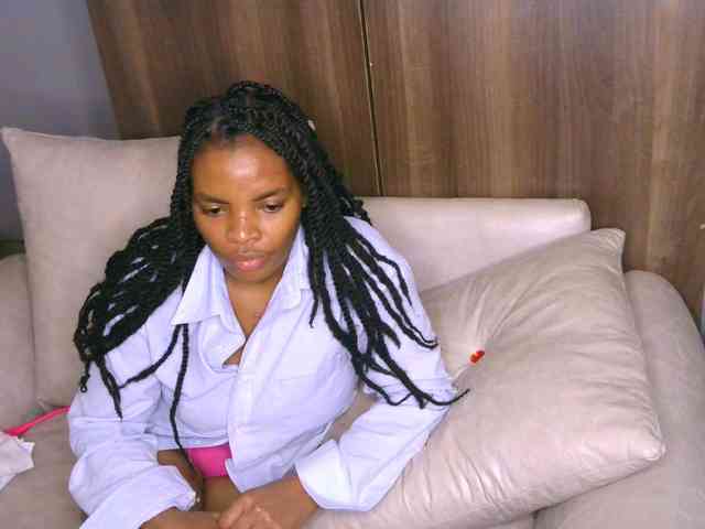 Cece-16 Live Webcam on BongaCams