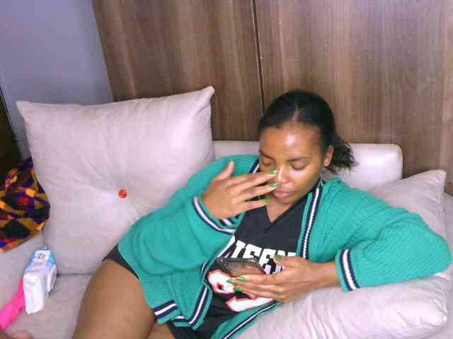 Cece-16 Live Webcam on BongaCams