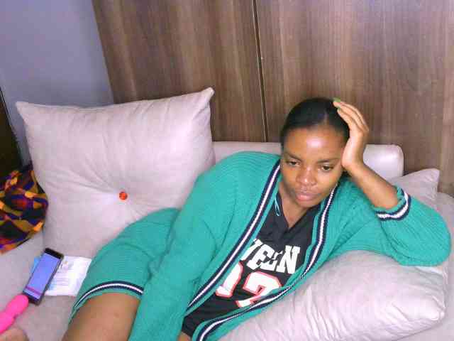 Cece-16 Live Webcam on BongaCams