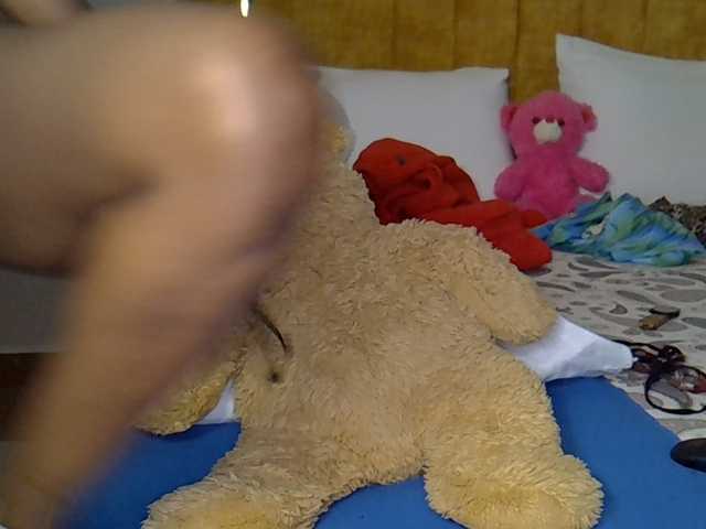 goddess-soriyah live cam on UnifiedCams
