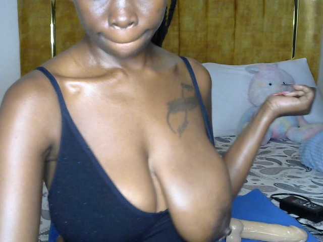 goddess-soriyah live cam on UnifiedCams