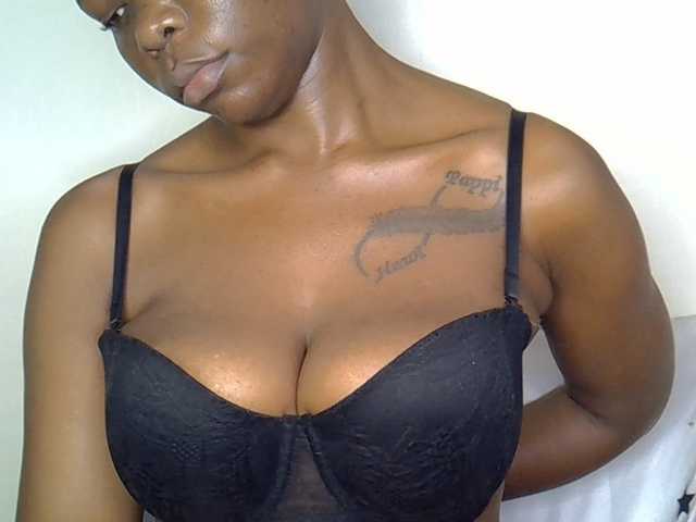 goddess-soriyah live cam on BongaCams