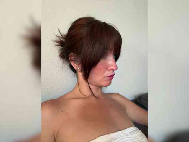 HoneyLili webcam