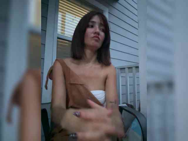 HoneyLili webcam