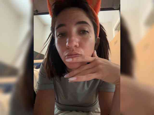 HoneyLili webcam