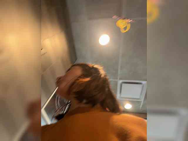 HoneyLili webcam