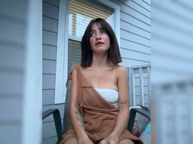 HoneyLili webcam
