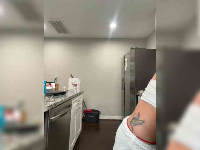 HoneyLili webcam