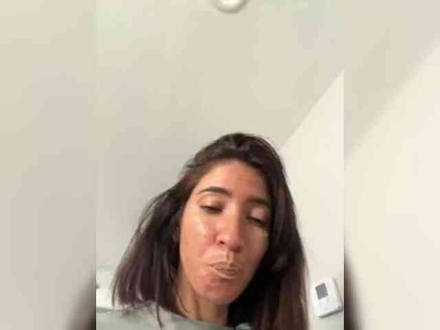 HoneyLili webcam