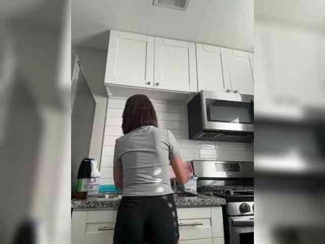 HoneyLili webcam