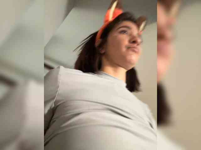 HoneyLili webcam