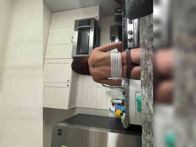 HoneyLili webcam