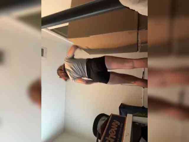 HoneyLili webcam