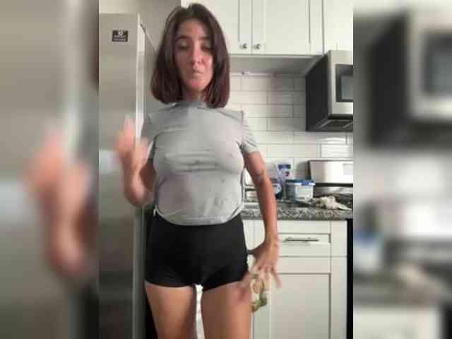 HoneyLili webcam