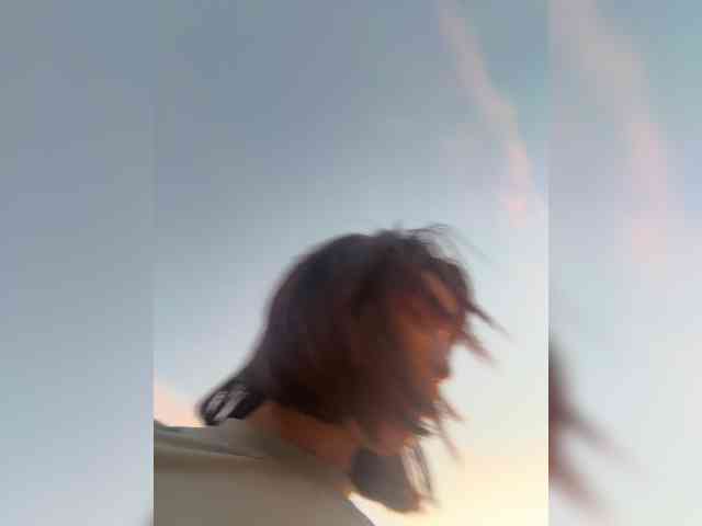 HoneyLili webcam