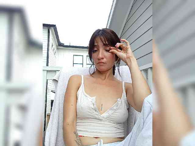 HoneyLili webcam