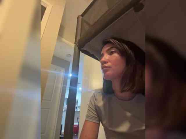 HoneyLili webcam