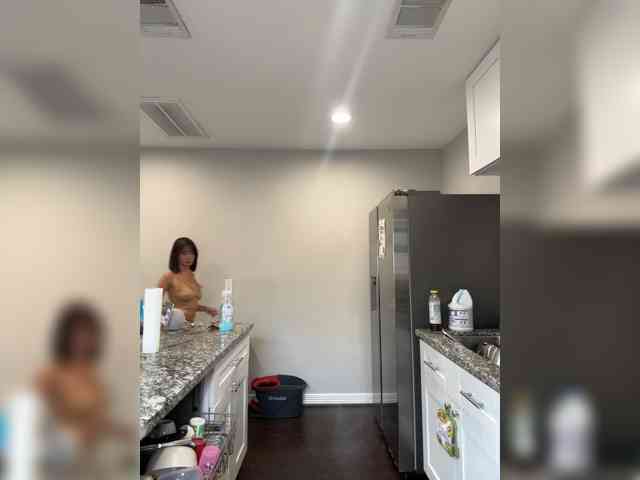 HoneyLili webcam