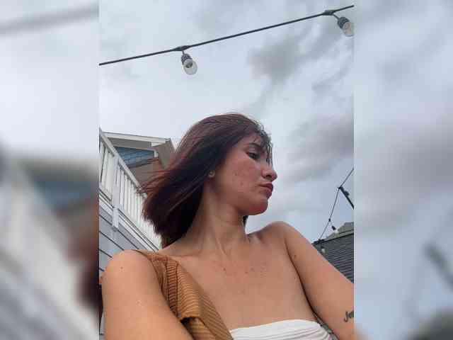 HoneyLili webcam