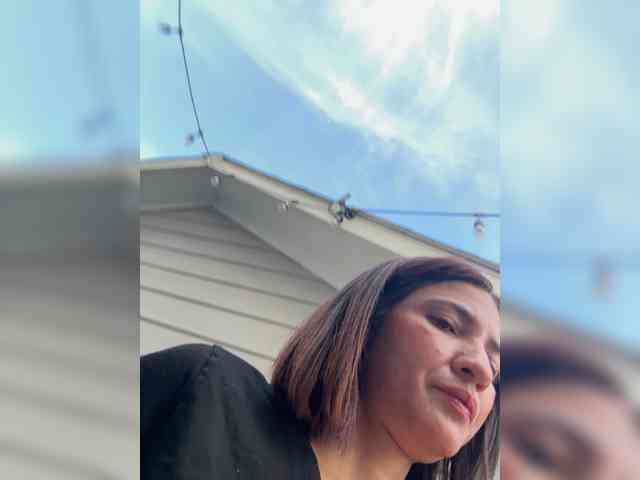 HoneyLili webcam