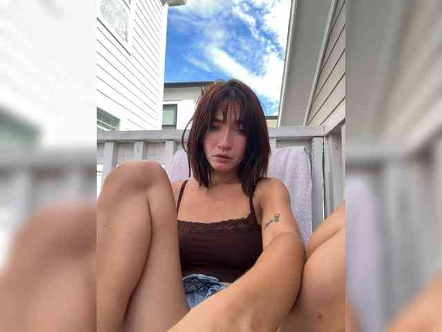 HoneyLili webcam