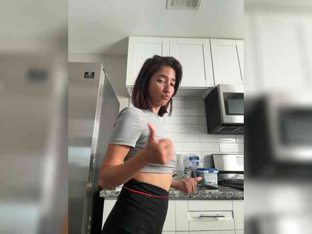 HoneyLili webcam