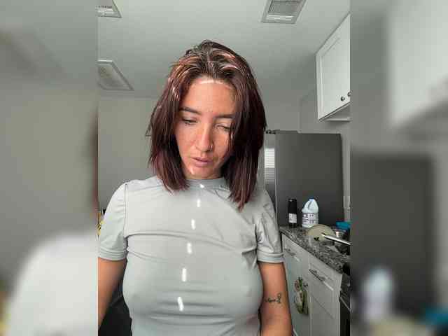 HoneyLili webcam